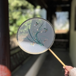 竹筐刺绣团扇