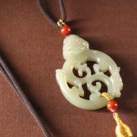 3弥勒佛公龙虎镂空吊坠（青白）